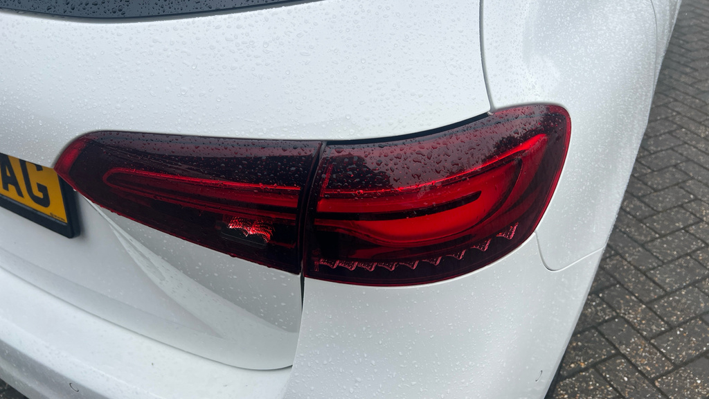 Mercedes-Benz B Class Hatchback White #22