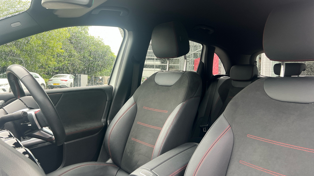 Mercedes-Benz B Class Hatchback White #14