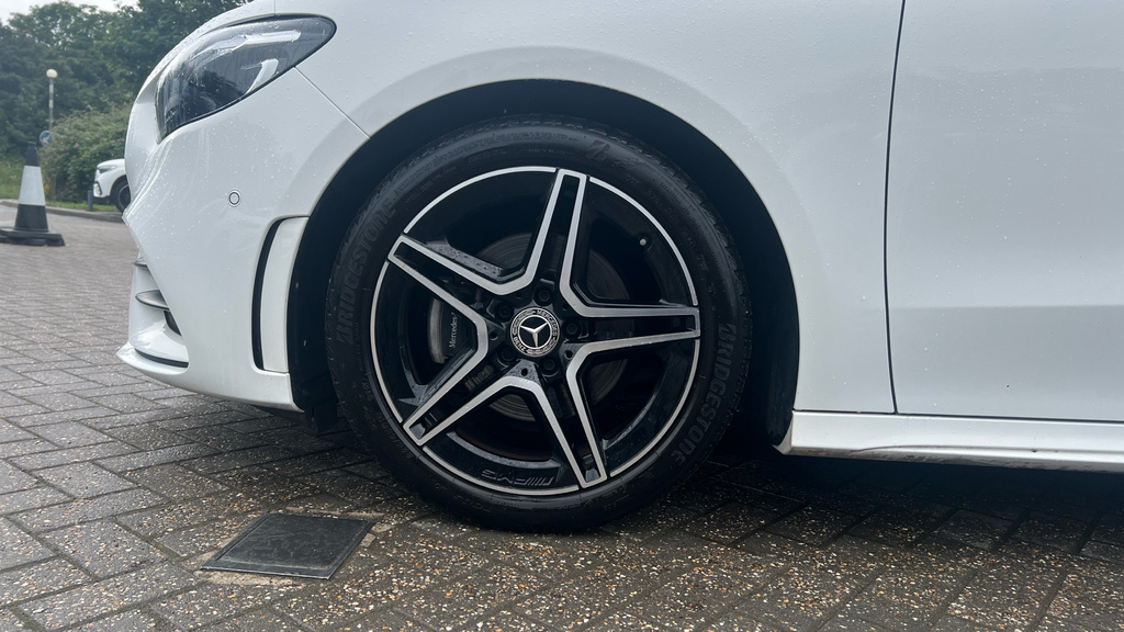 Mercedes-Benz B Class Hatchback White #25