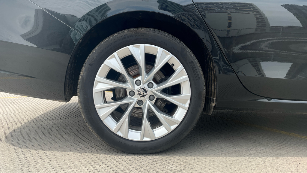 Skoda Superb Superb 1.5 Tsi Iv Se L Dsg EU74DHL Black #5