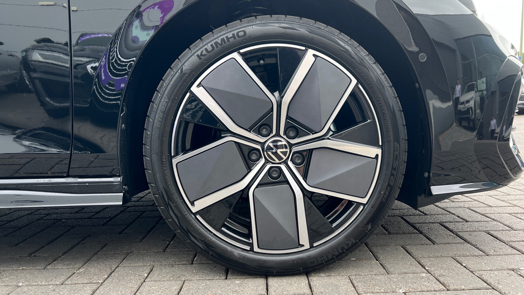 Volkswagen Golf Golf Hatch Black Edition 1.5 Etsi 150 Ps 7-Speed D OV26ZRJ Black #5
