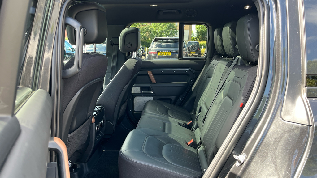 Land Rover Defender 130 Defender 3.0 D300 X 130 8 Seat Grey #4