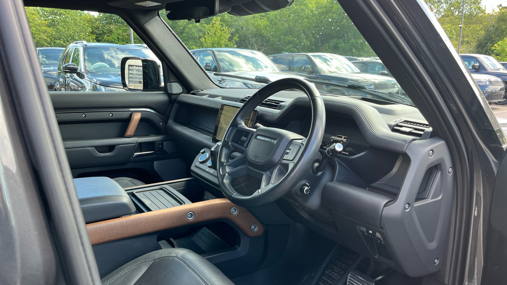Land Rover Defender 130 X-dynamic Hse Grey #23