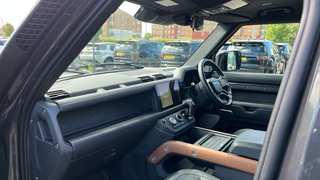 Land Rover Defender 130 X-dynamic Hse Grey #24
