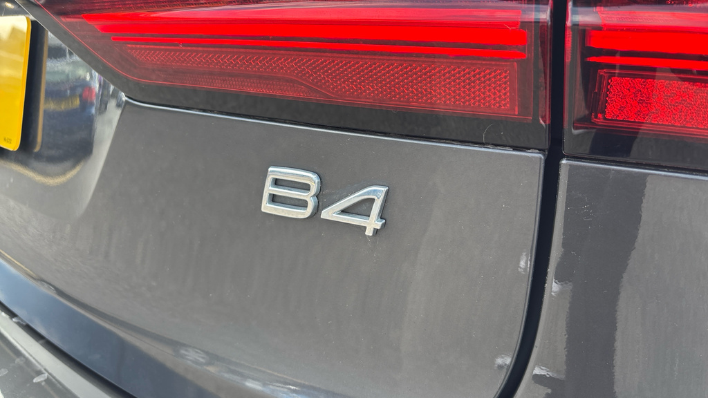 Volvo V90 2.0 B4d R Design Black #38