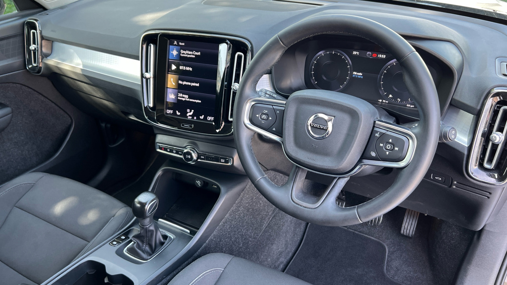 Volvo XC40 Xc40 1.5 T3 163 Momentum YY22EZZ Black #4