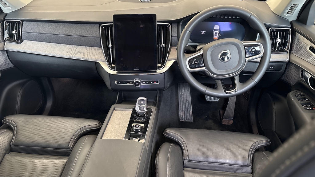 Volvo XC90 B5 P Awd Plus Dark Black #8