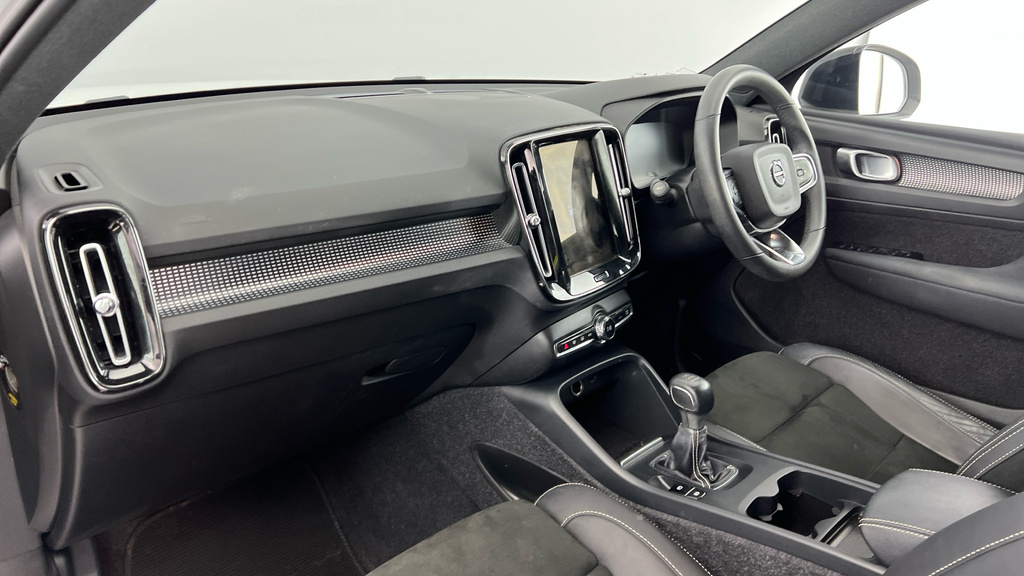 Volvo XC40 Xc40 1.5 T3 163 R Design White #6