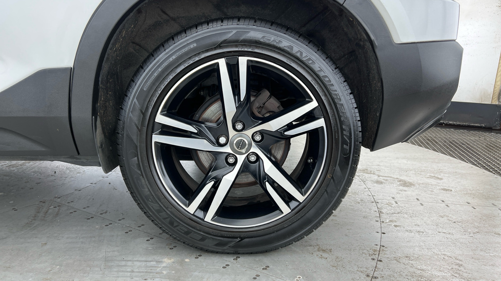 Volvo XC40 Xc40 1.5 T3 163 R Design White #4