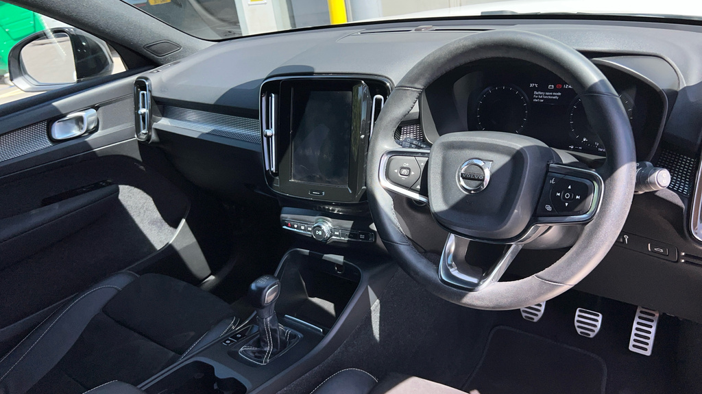 Volvo XC40 Xc40 1.5 T3 163 R Design YR22EJC White #4