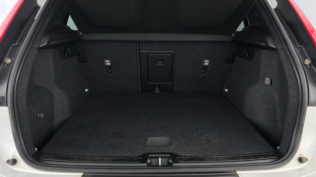 Volvo XC40 Xc40 1.5 T3 163 R Design White #5