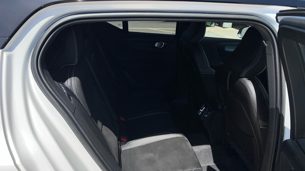Volvo XC40 Xc40 1.5 T3 163 R Design YR22EJC White #6