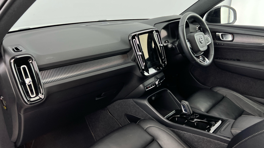 Volvo XC40 R-design T3 Black #6