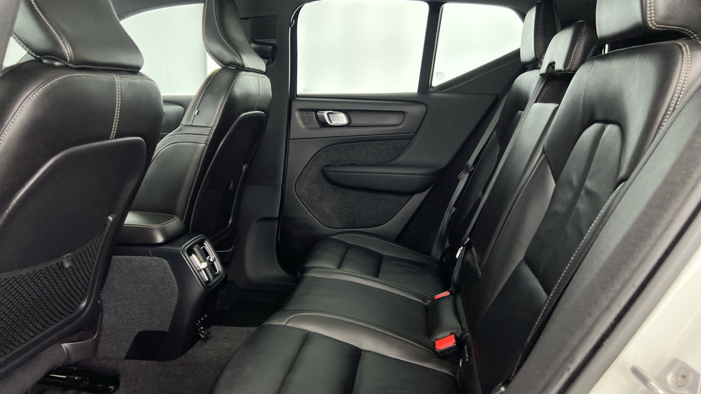Volvo XC40 R-design T3 Black #7