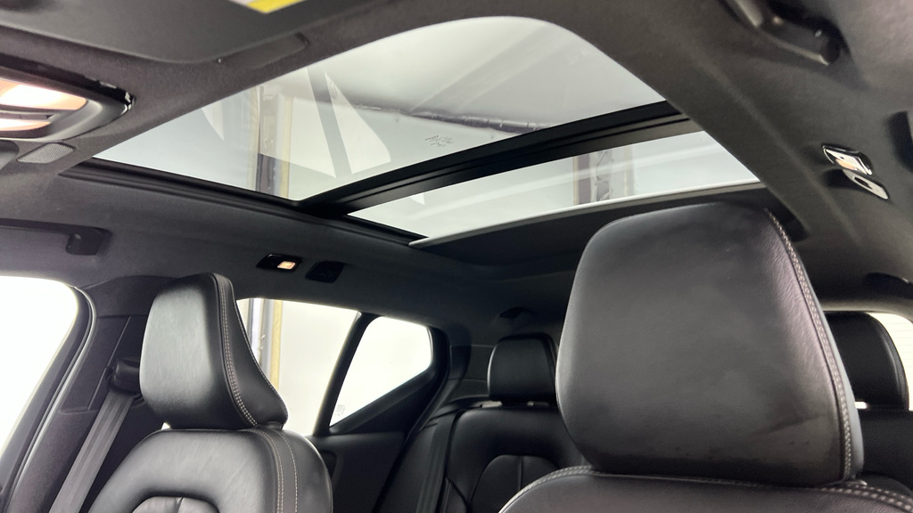 Volvo XC40 R-design T3 Black #11