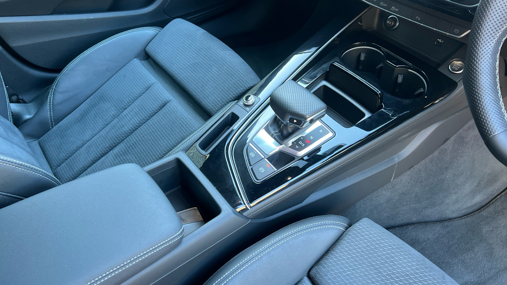 Audi A4 Saloon White #19