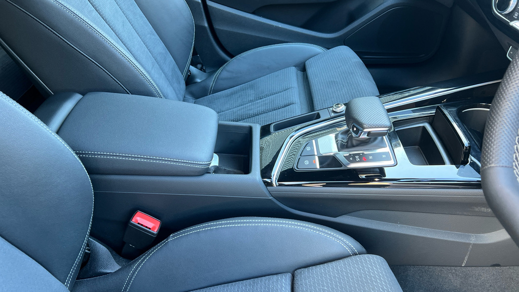 Audi A4 Saloon White #27