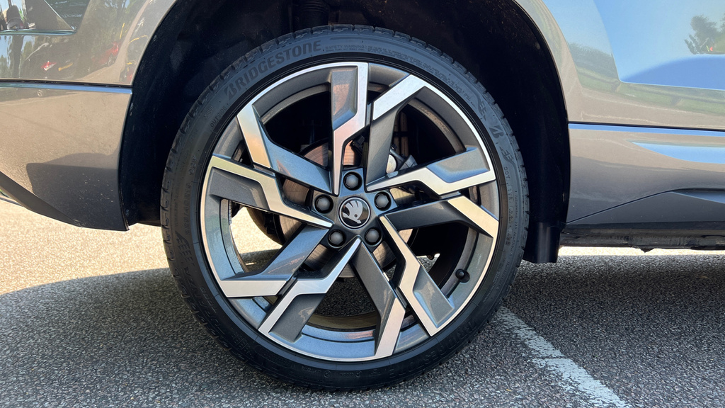 Skoda Karoq Karoq 1.5 Tsi Sportline Edition Dsg ET25FHC Grey #5