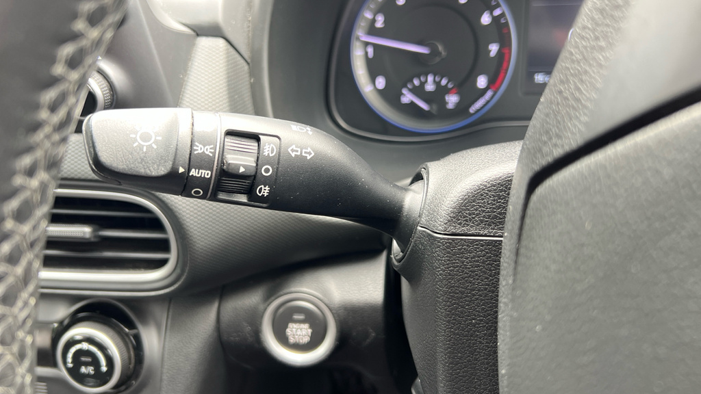 Hyundai Kona Premium Yellow #25
