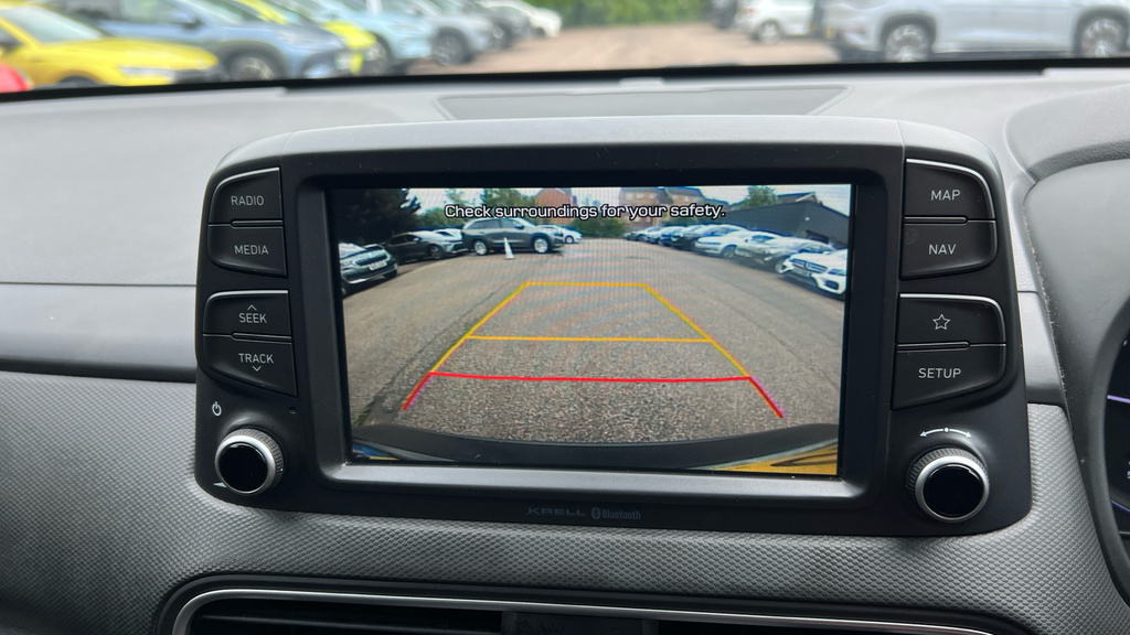 Hyundai Kona Premium Yellow #26