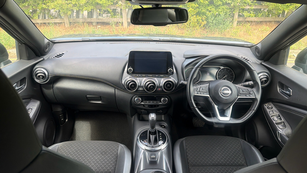 Nissan Juke Tekna Red #8