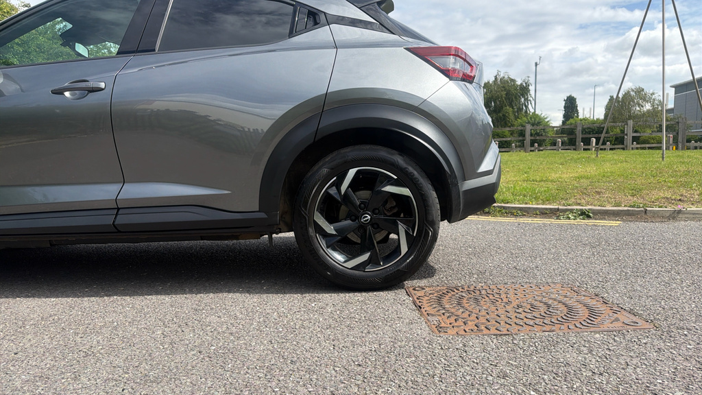 Nissan Juke Tekna Red #24