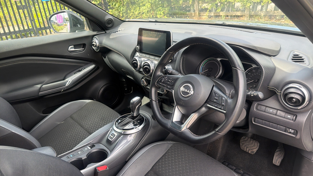 Nissan Juke Tekna Red #14
