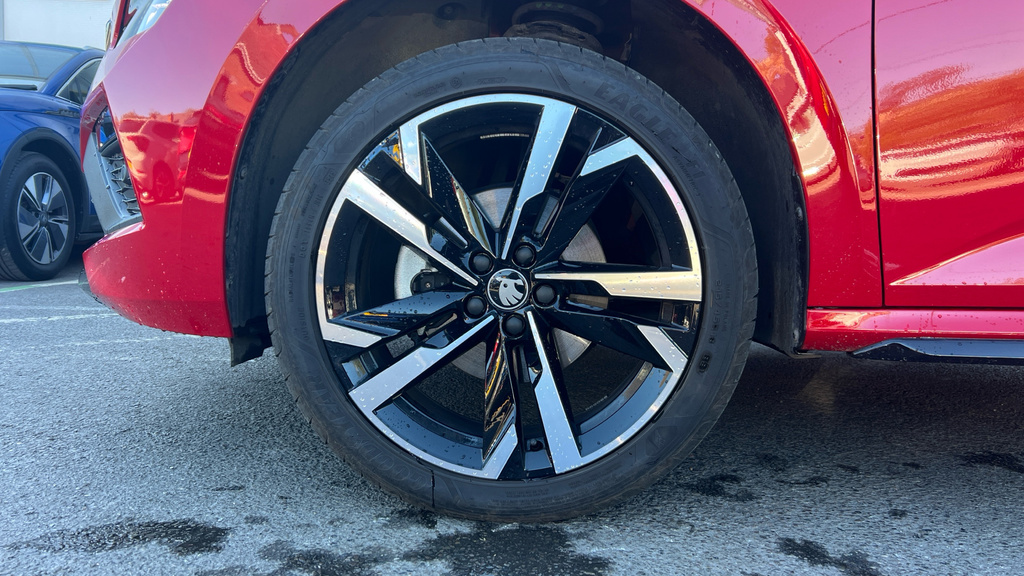 Skoda Kamiq Kamiq 1.5 Tsi Monte Carlo Edition Dsg Red #5
