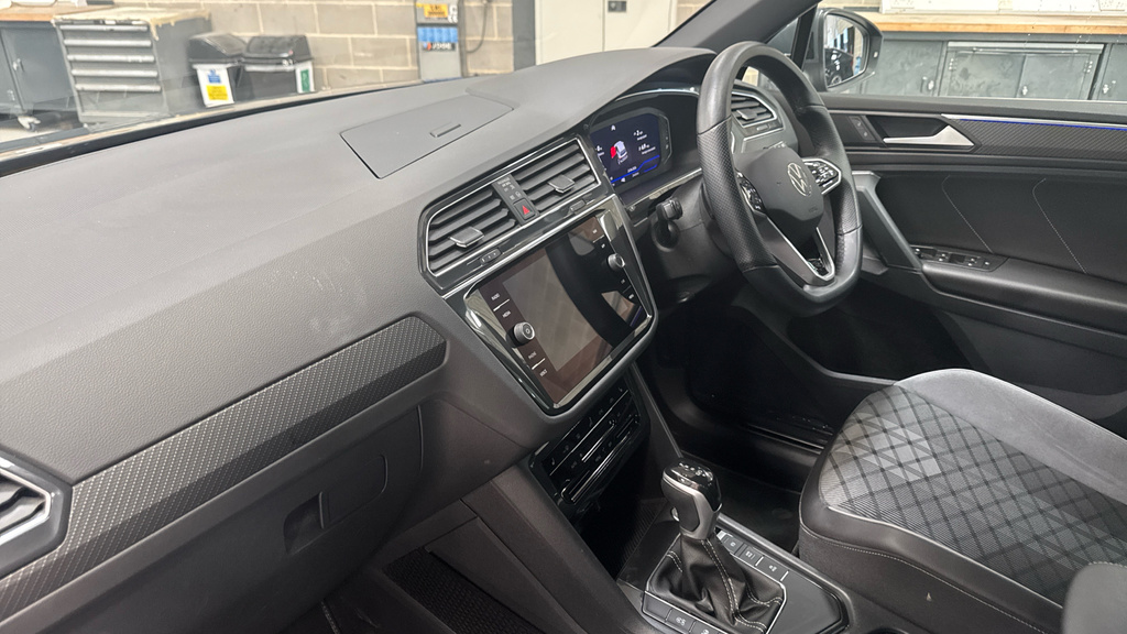 Volkswagen Tiguan Tiguan 1.5 Tsi 150 R-line Dsg MT23AVE Grey #2
