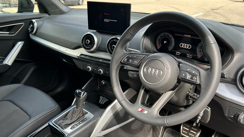 Audi Q2 Q2 35 Tfsi S Line S Tronic KM75XGY Black #6