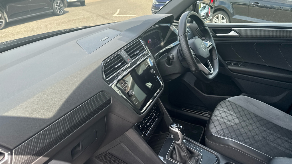 Volkswagen Tiguan Tiguan 1.5 Tsi 150 Black Edition Dsg YA73BPZ Black #2
