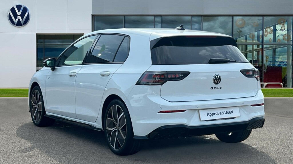 Volkswagen Golf Golf Hatch Black Edition 1.5 Etsi 150 Ps 7-Speed D EA26OCZ White #3