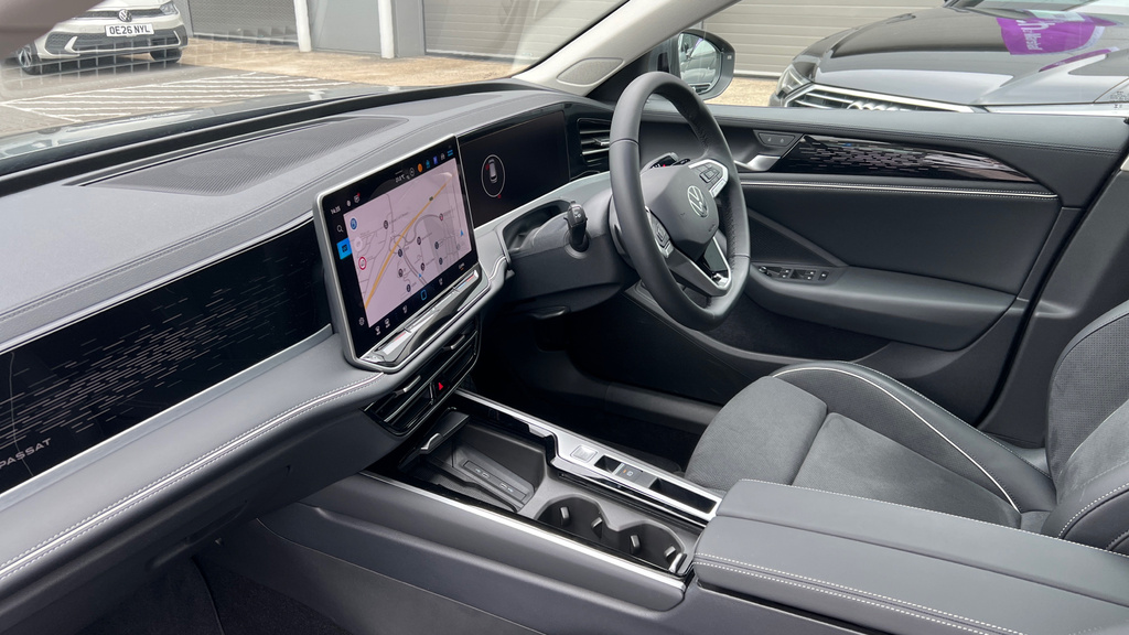 Volkswagen Passat Passat Elegance 1.5 Etsi 150 Ps 7-Speed Dsg Grey #2