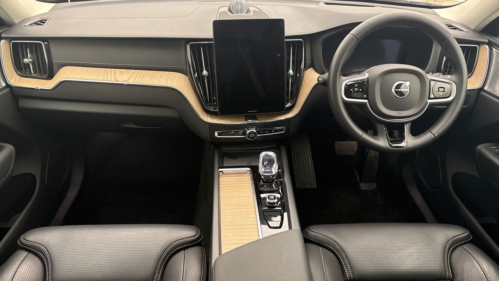 Volvo XC60 Plus Black #8
