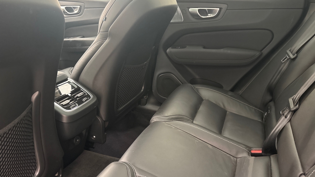 Volvo XC60 Plus Black #7