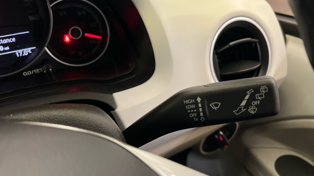 Volkswagen Up 1.0 Black Edition White #25