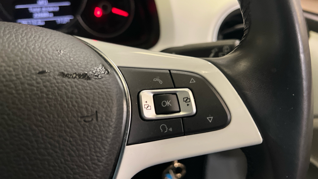 Volkswagen Up 1.0 Black Edition White #23