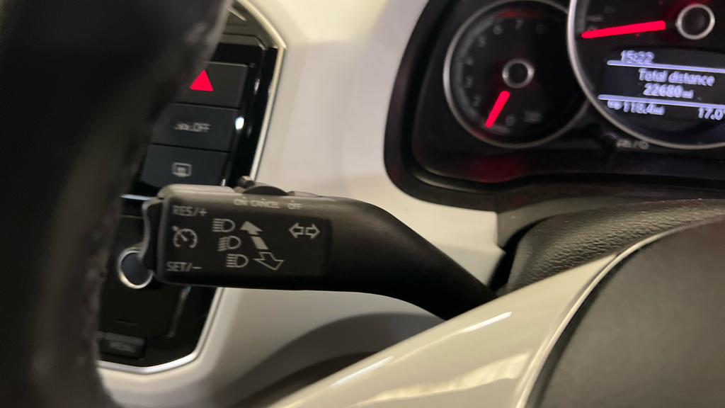 Volkswagen Up 1.0 Black Edition White #26