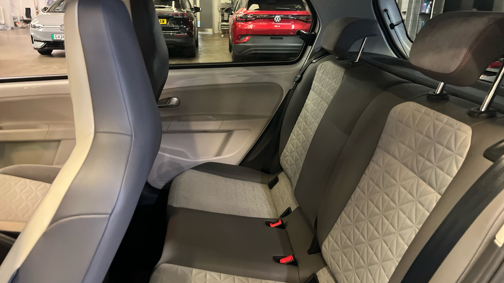 Volkswagen Up 1.0 Black Edition White #14