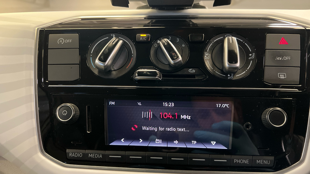 Volkswagen Up 1.0 Black Edition White #22