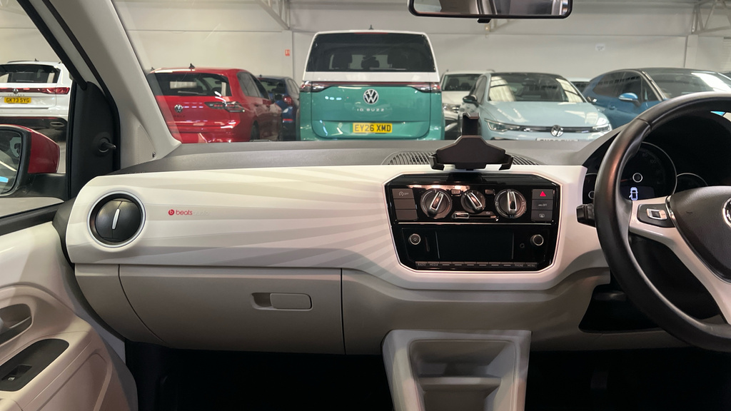 Volkswagen Up 1.0 Black Edition White #12