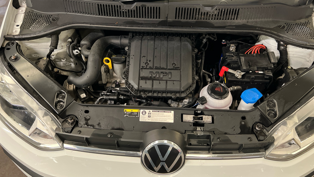 Volkswagen Up 1.0 Black Edition White #16