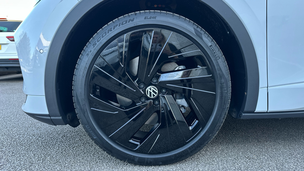 Volkswagen ID.4 Pro 77Kwh Black Edition Black #18