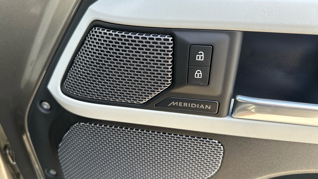 Land Rover Defender 110 X-dynamic S Black #42