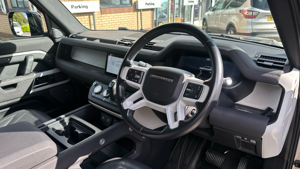 Land Rover Defender 110 X-dynamic S Black #9
