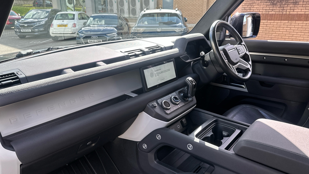 Land Rover Defender 110 X-dynamic S Black #10