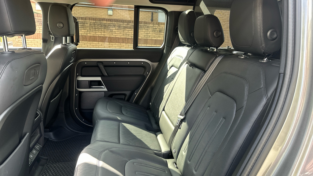 Land Rover Defender 110 X-dynamic S Black #14
