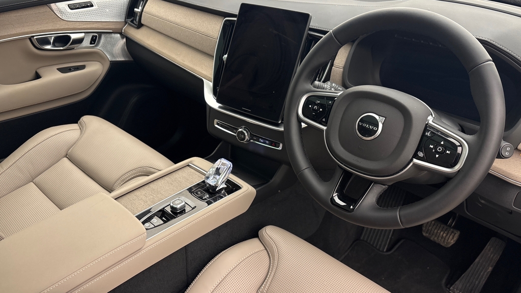 Volvo XC90 Ultra Red #9