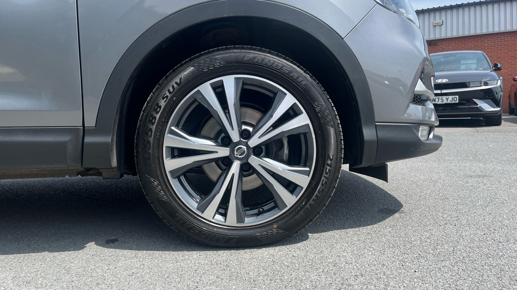Nissan Qashqai 1.2 Dig-t Tekna Hatchback #18