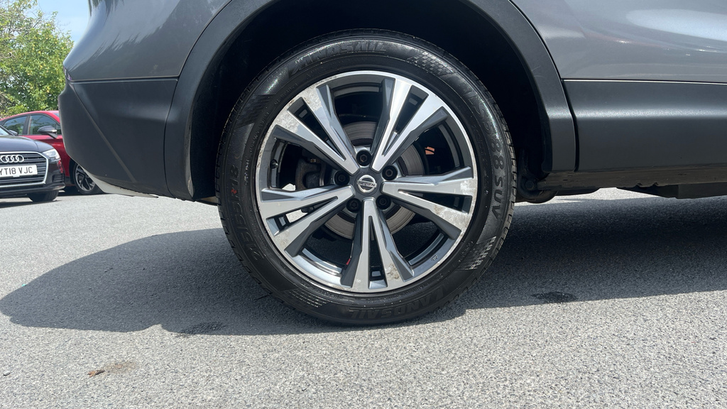 Nissan Qashqai 1.2 Dig-t Tekna Hatchback #17